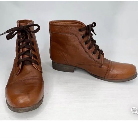 ZIGI SOHO leather lace up bootie. - Picture 1 of 11